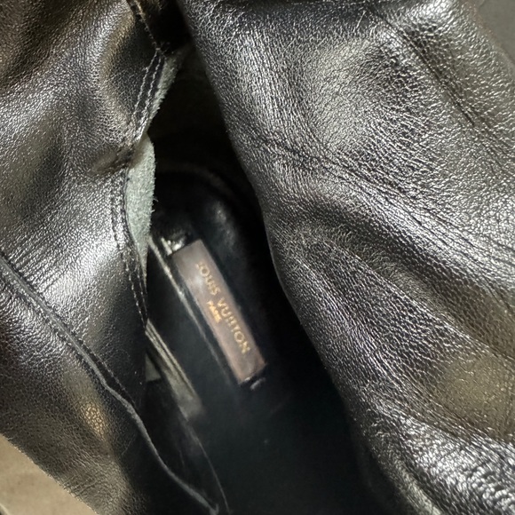 Authentic LV boots 9.8/10 new - Picture 9 of 11